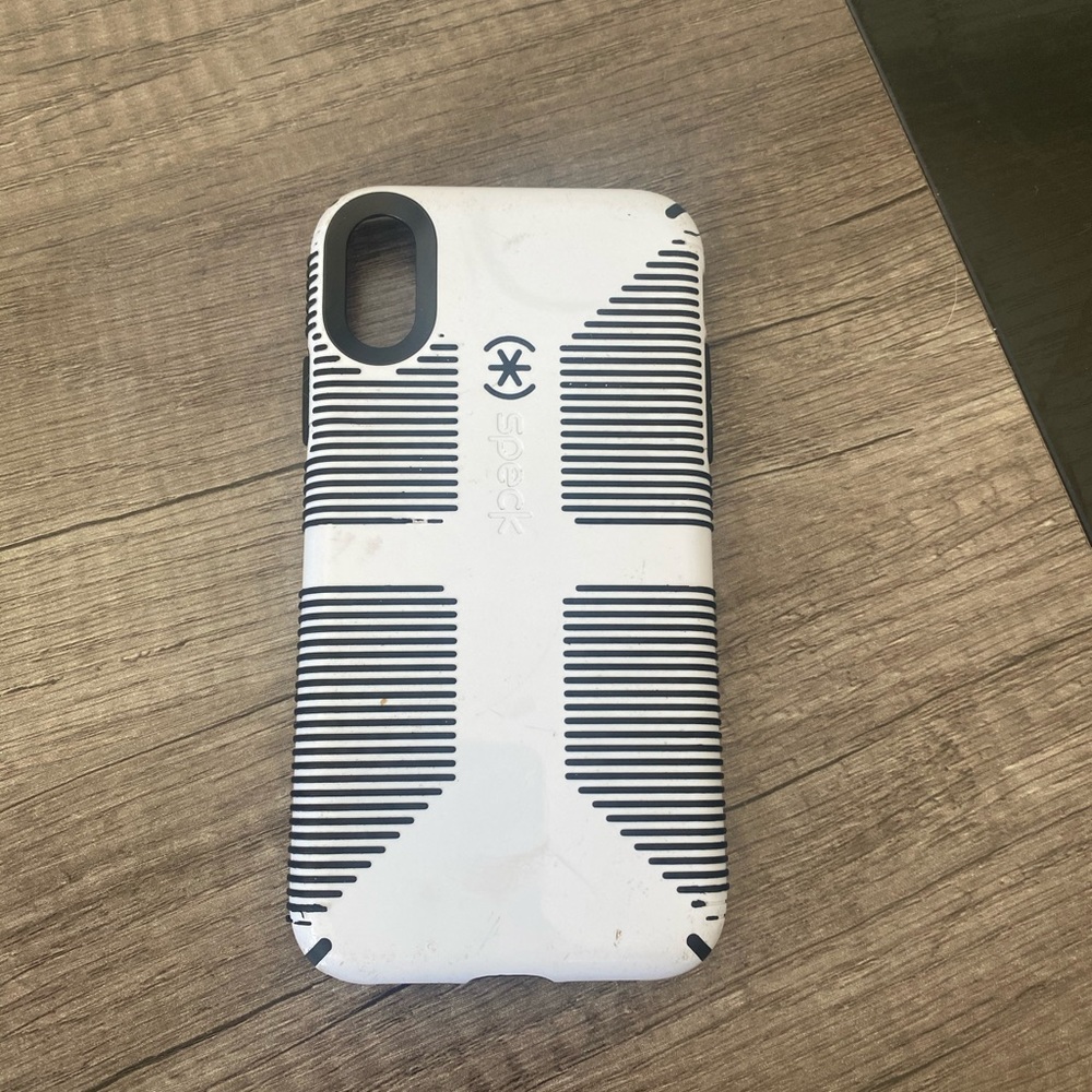 white and black iphone xr speck case